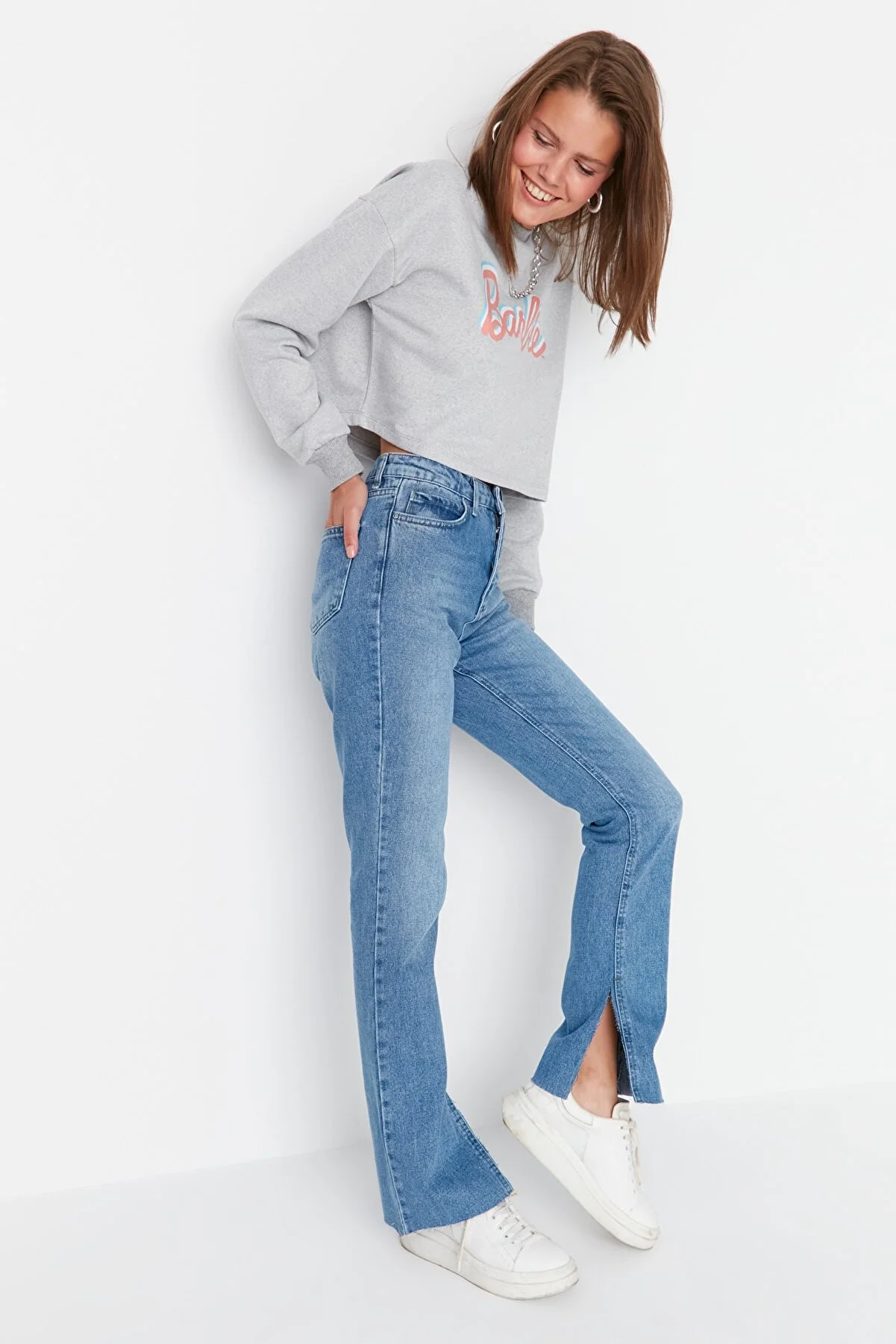 Trendyol Collection  Marineblaue Schlagjeans mit Schlitz und hoher Taille TWOAW22JE0382