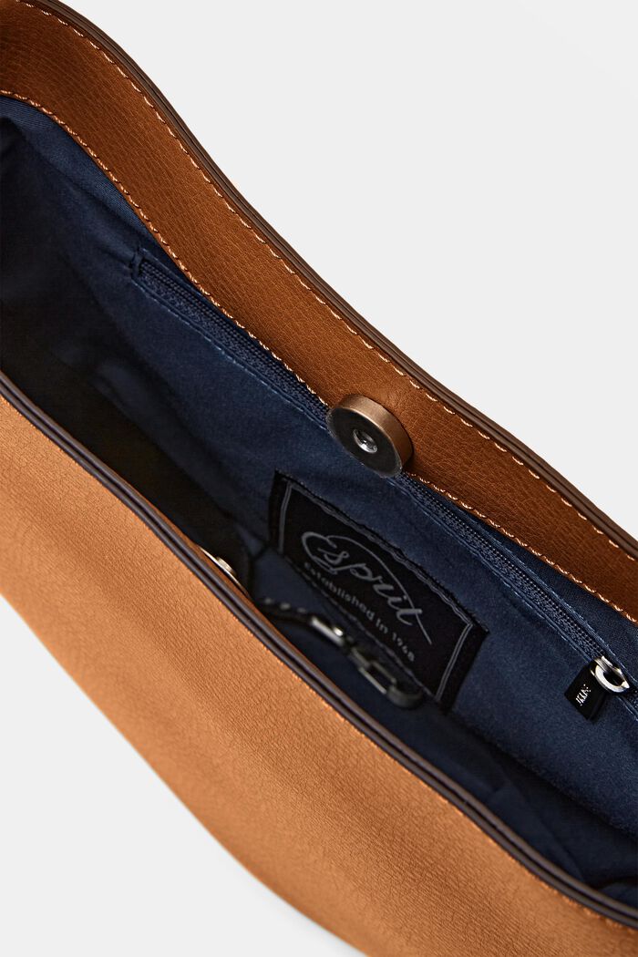 Recycelt: Schultertasche in Lederoptik