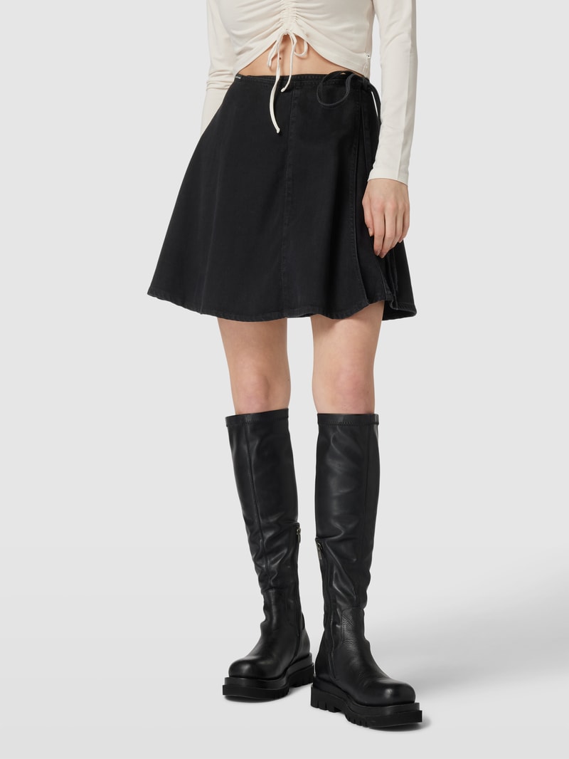 Minirock mit Label-Detail in schwarz