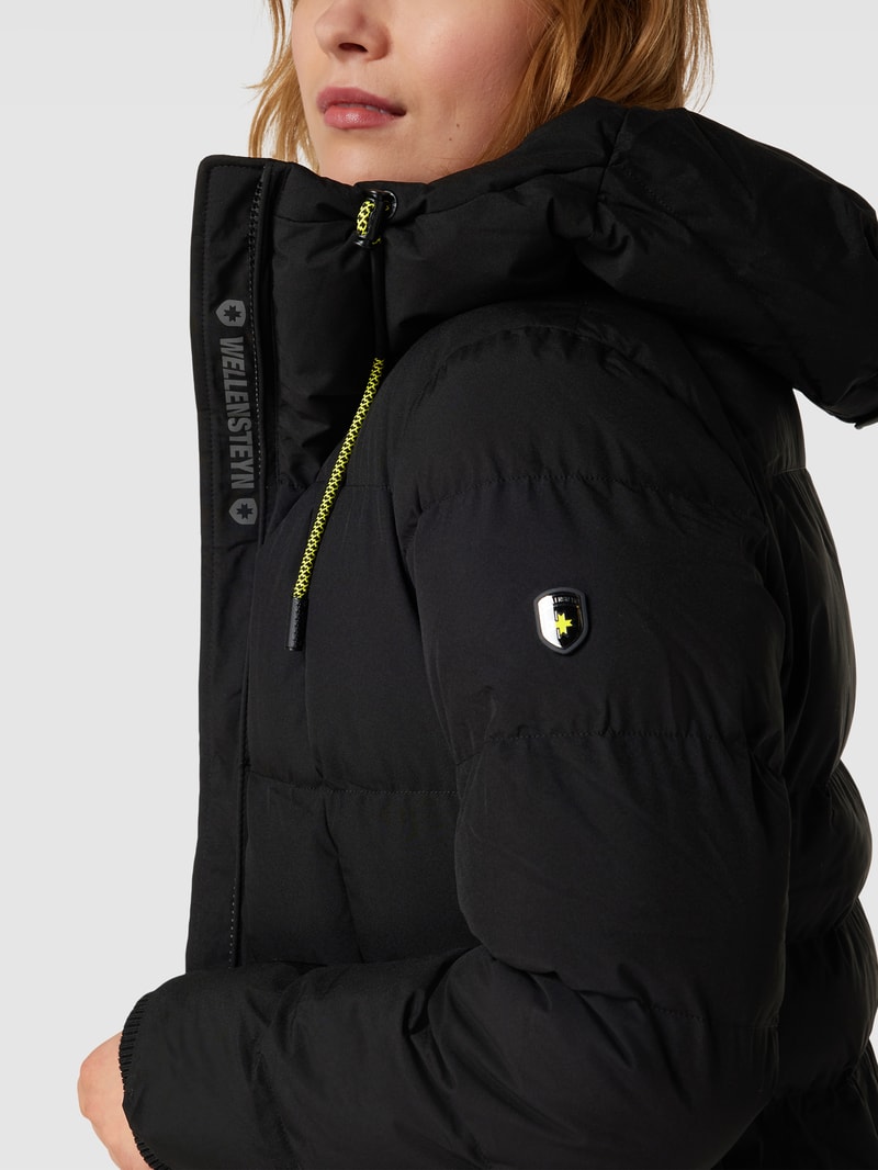 Mantel in Stepp-Optik Modell 'Raffle' in schwarz