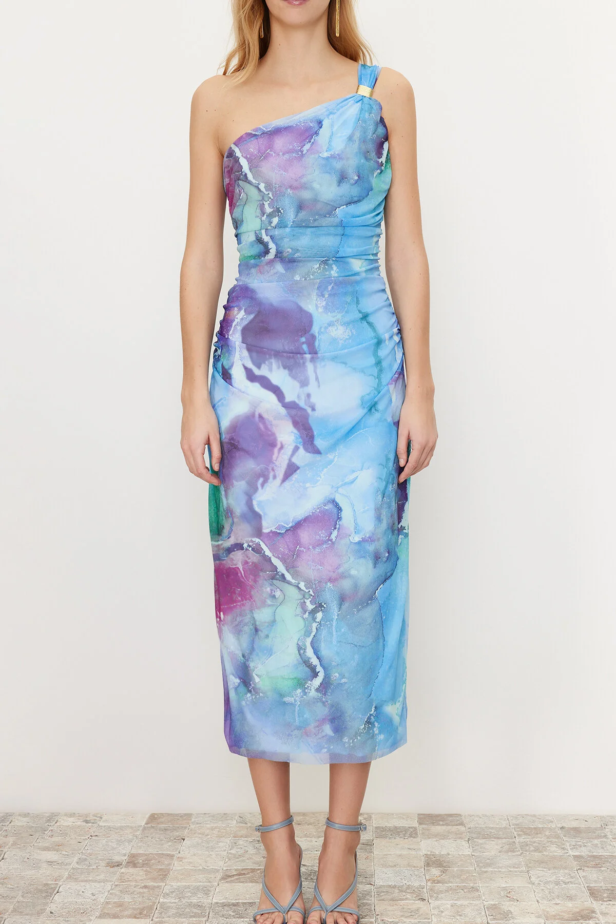 Trendyol Collection  Mehrfarbiges, einärmeliges, figurbetontes Midi-Bleistiftkleid aus flexiblem Strick und Tüll mit Accessoire-Details TWOSS24EL00174