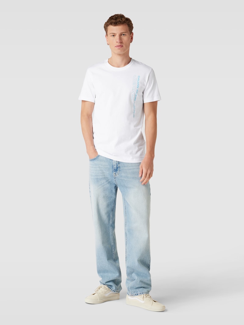T-Shirt mit Label-Print in weiss