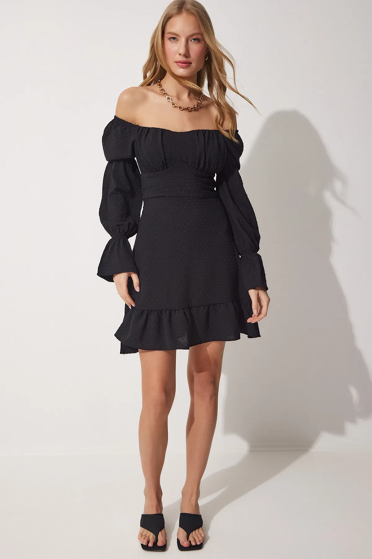 Happiness İstanbul  Strukturiertes Volantkleid mit Carmen-Kragen