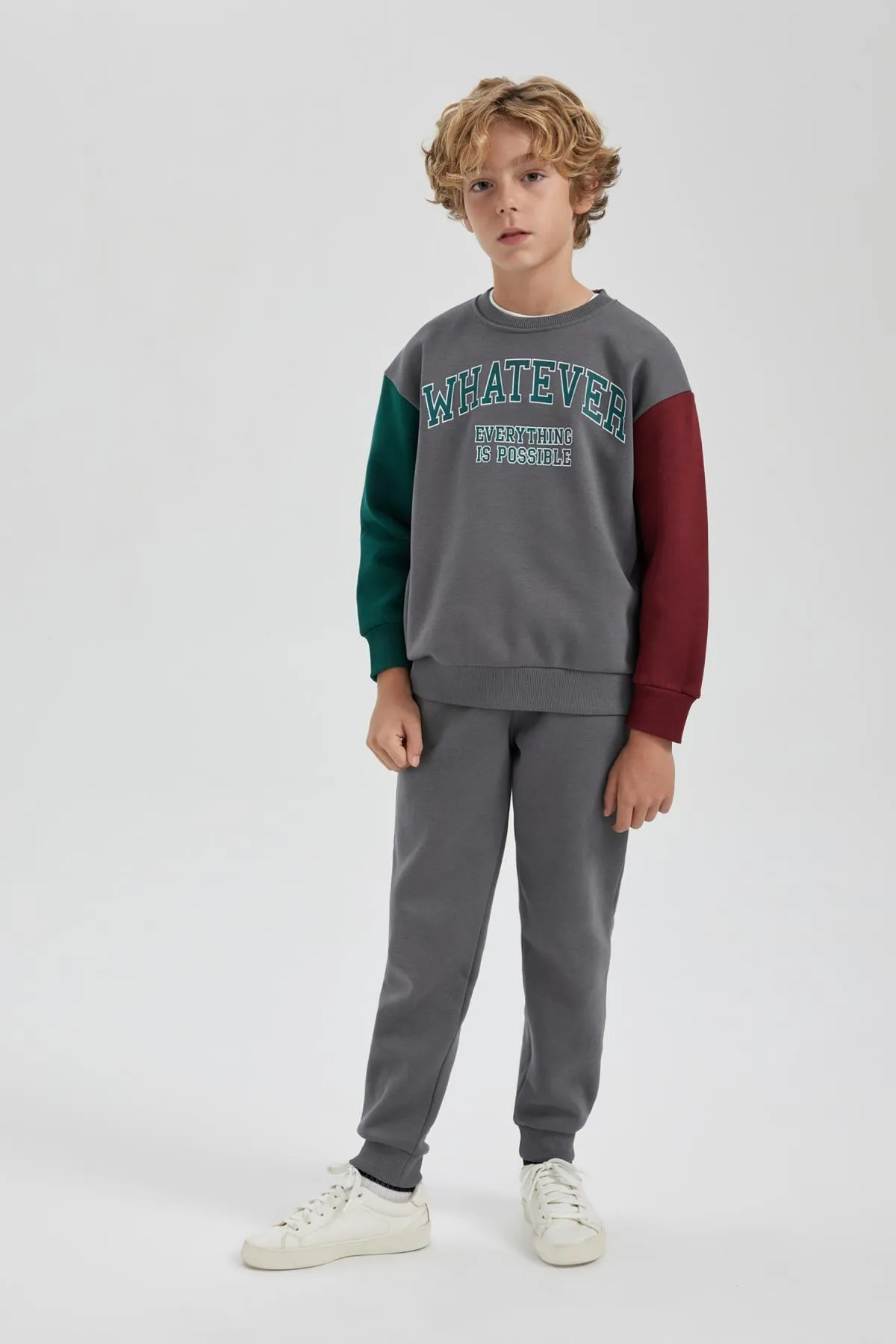 DeFacto  Zweiteiliges Set aus bedrucktem Sweatshirt und Trainingshose für Jungen