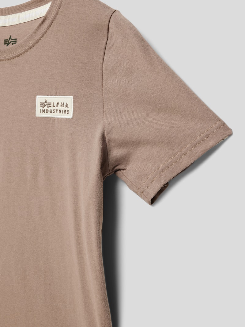 T-Shirt mit Label-Stitching in schokobraun