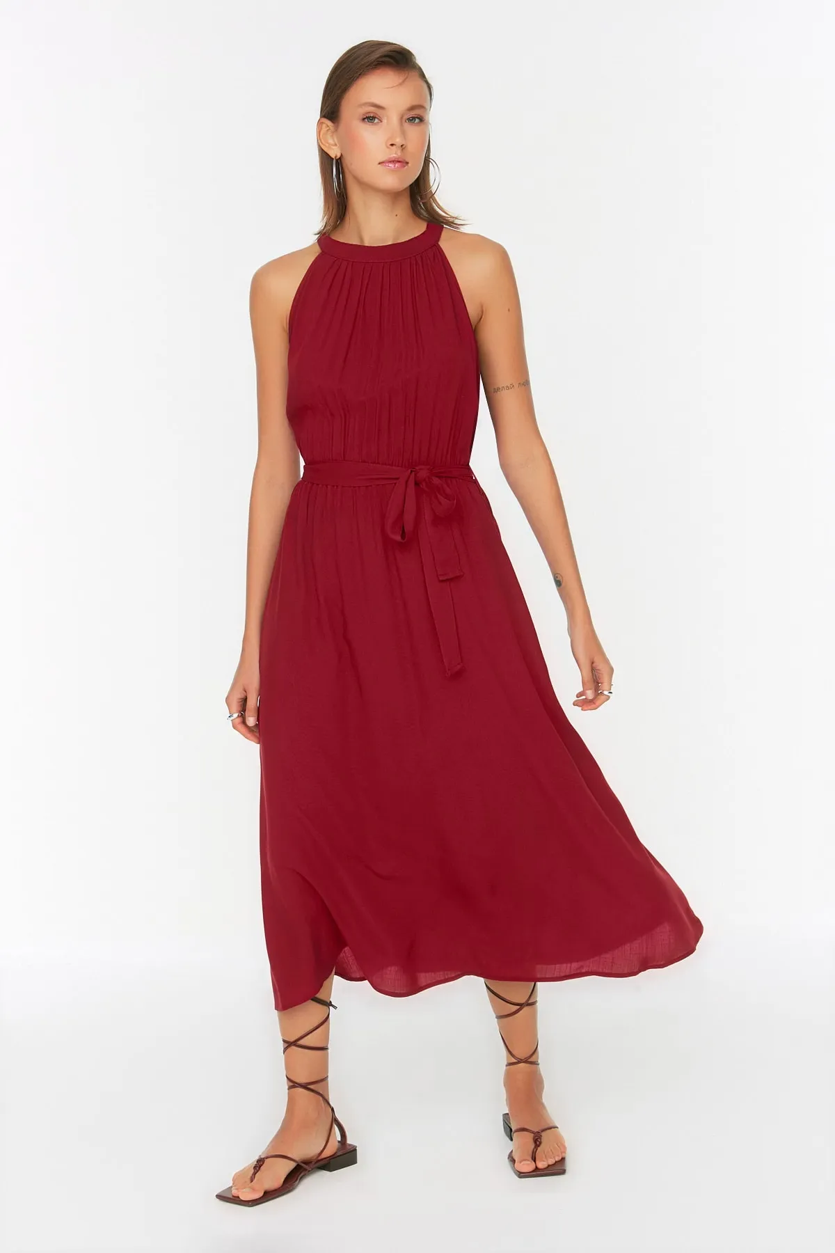 Trendyol Collection  Burgunderrotes Webkleid mit Gürtel TWOSS19EL0155