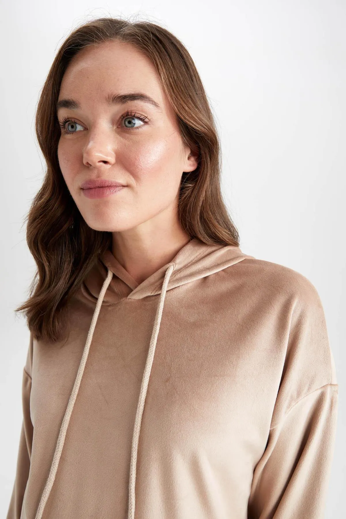 DeFacto  Umstands-Sweatshirt aus Samt mit Kapuzenärmeln und Schwungrad Z6871az22wn