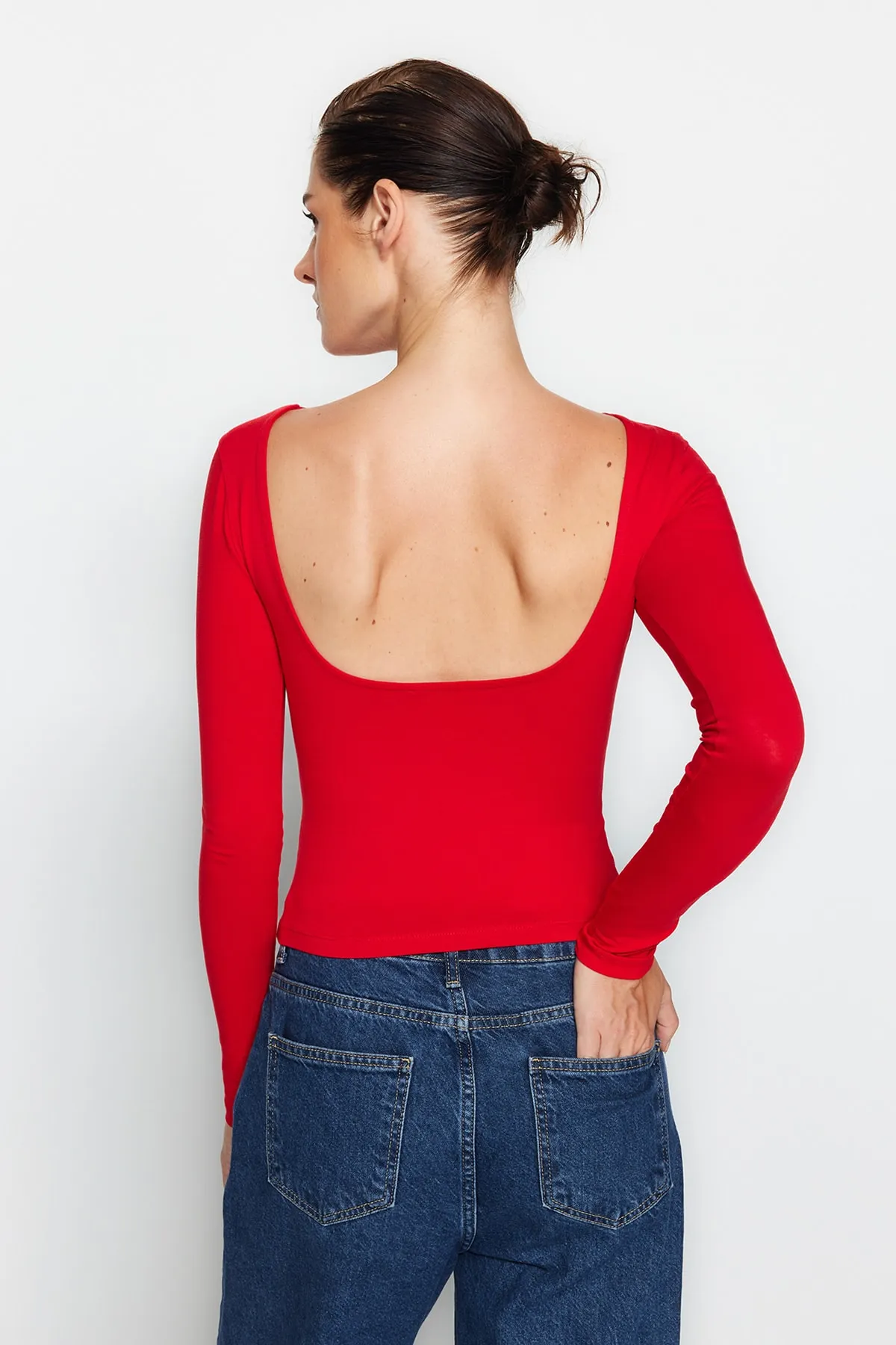 Trendyol Collection  Rote, dehnbare, rückenfreie, taillierte Bluse aus Baumwolle TWOAW24BZ00160