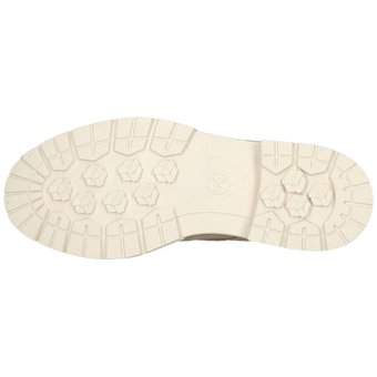 Jana Schnürer in beige