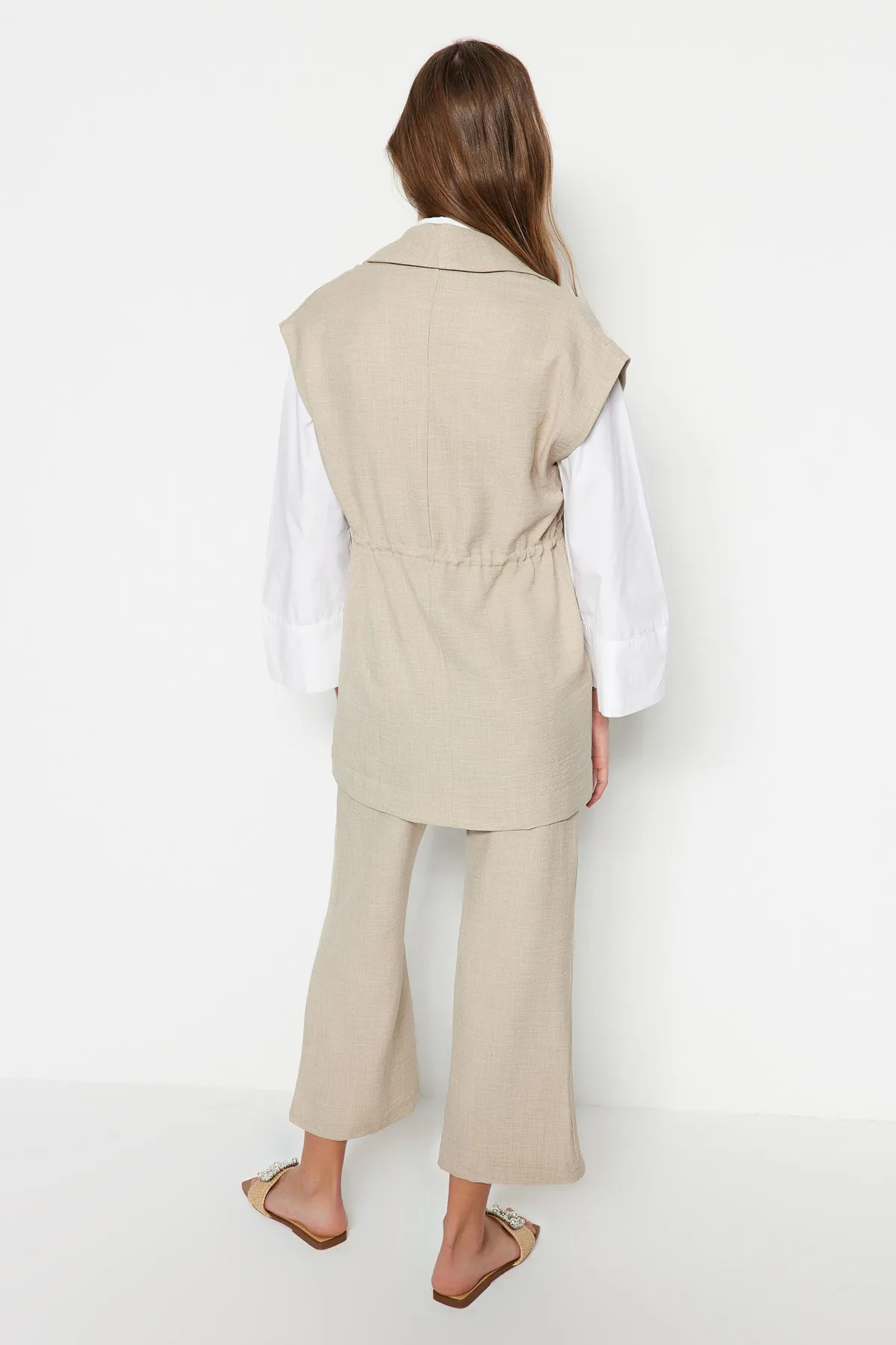 Trendyol Modest  Cremefarbenes, gewebtes Kimono-Hosen-Set mit Innenband in Leinenoptik TCTSS23US00061