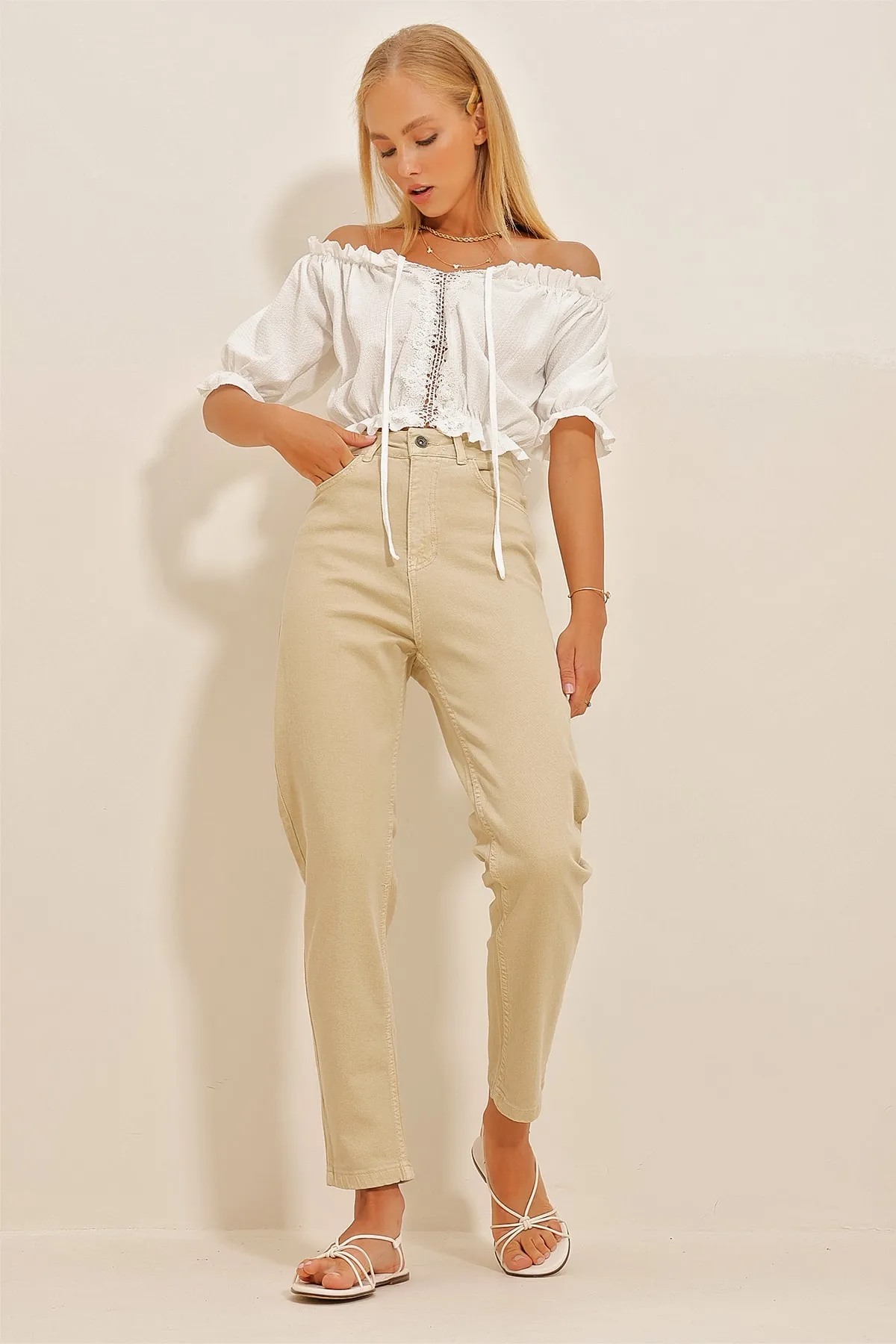 Trend Alaçatı Stili  Sandbeige Damenhose mit hoher Taille ALC-X6255