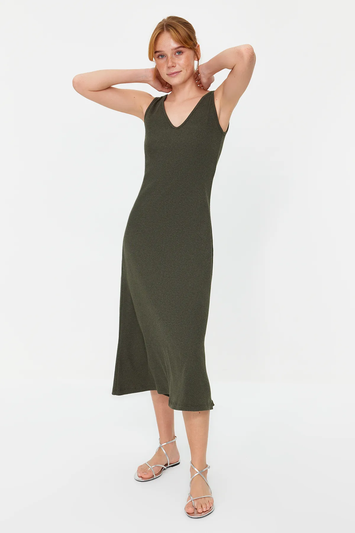 Trendyol Collection  Khakifarbenes, geripptes Midi-Strickkleid in A-Linie TWOSS22EL2964