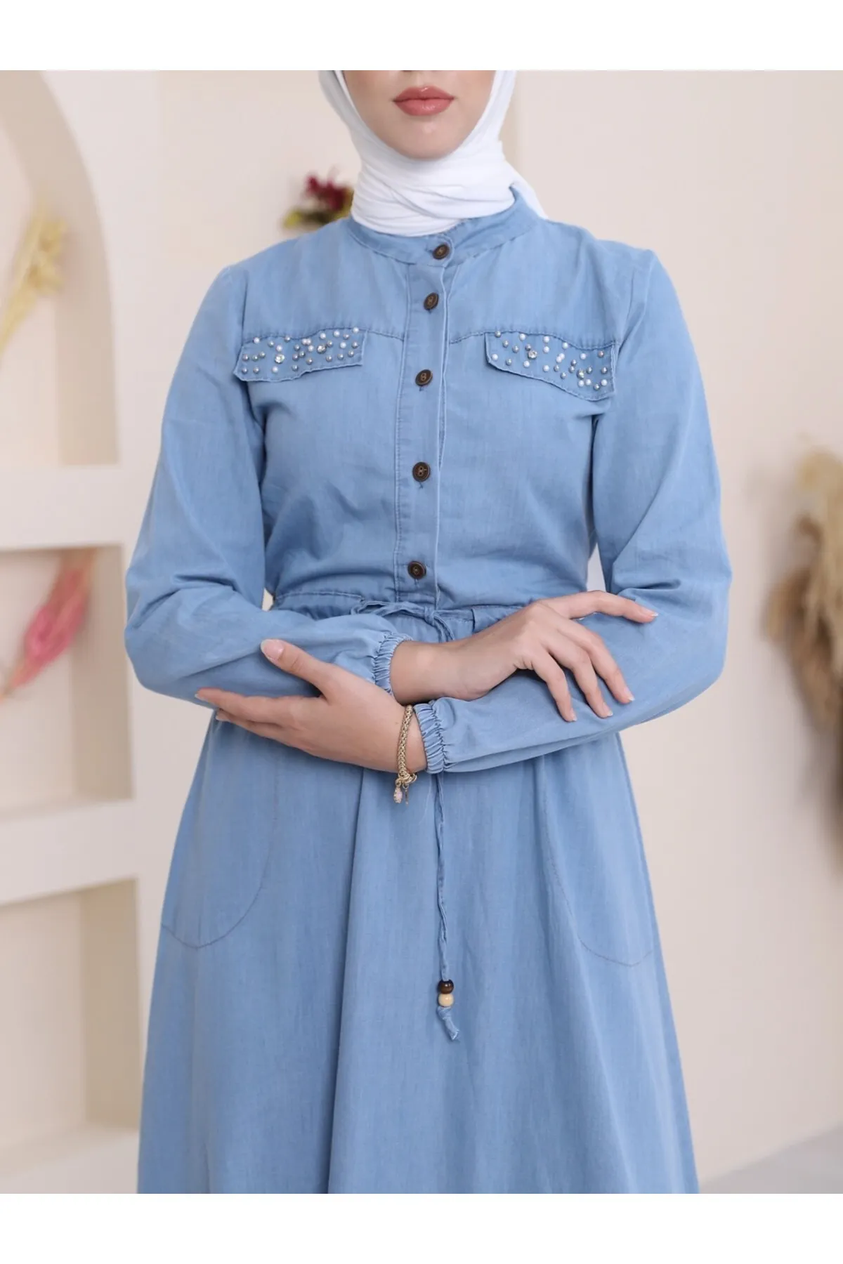 Modamorfo  Langes Jeanskleid mit Tunnel-Spitze und Perlendetail