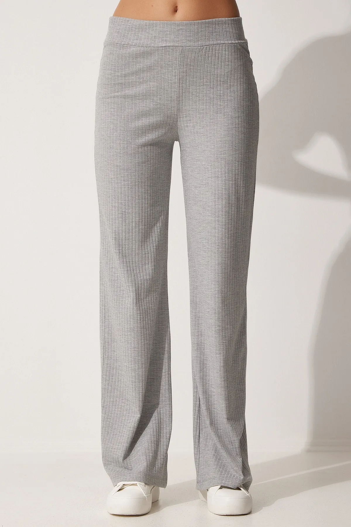 Happiness İstanbul  Graues Set aus Oberteil und Unterteil aus Stretch-Strick für Damen KH00086