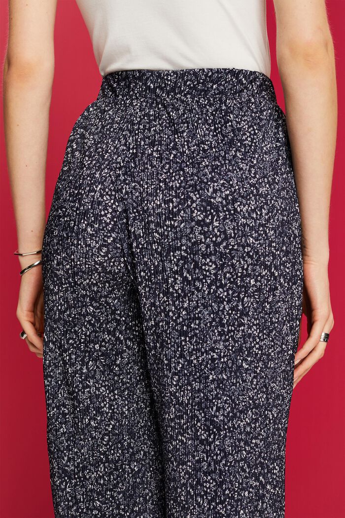 Pants knitted