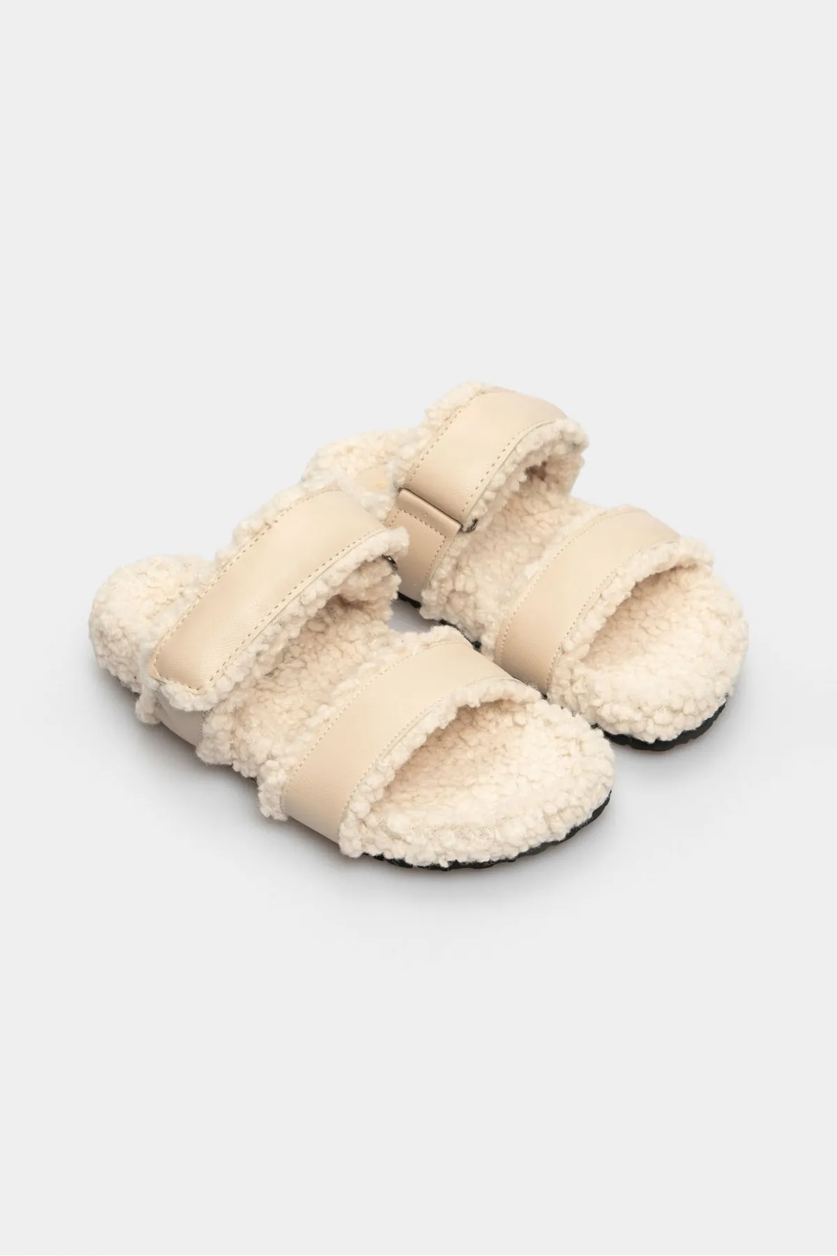 NİŞANTAŞI SHOES  Barrow Beige Matte Damen-Hausschuhe mit Klettverschluss und flacher Sohle
