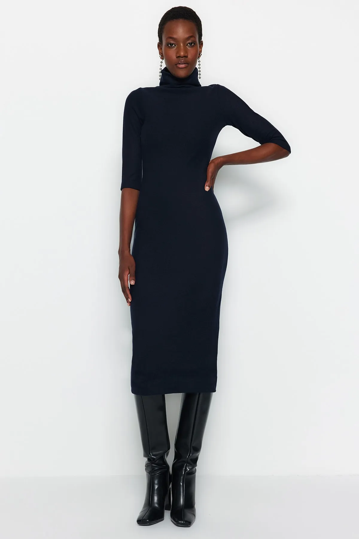 Trendyol Collection  Marineblaues, figurbetontes Strickkleid im Thessaloniki-/Strickwaren-Look mit weicher Oberfläche TWOAW24EL00150