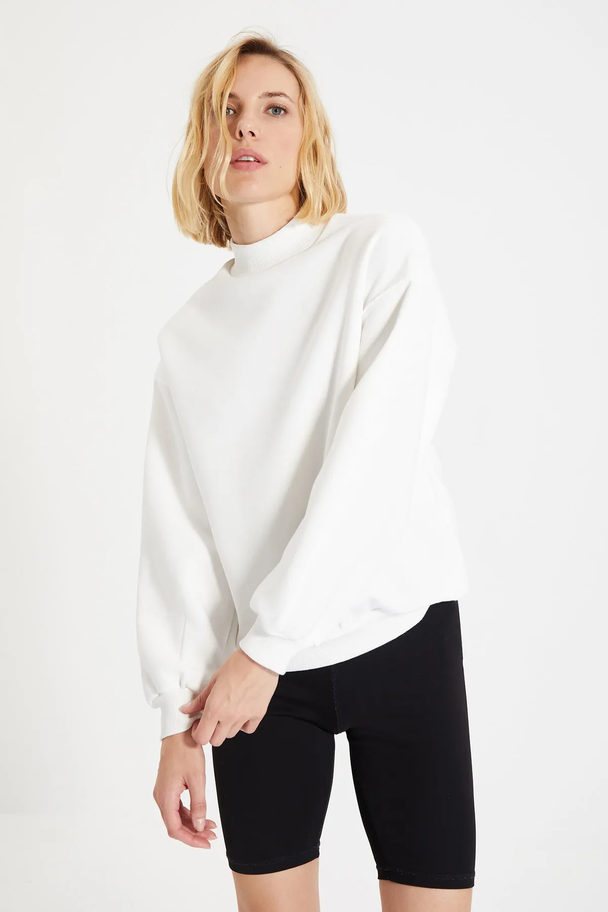 Trendyol Collection  Ecrufarbenes Strick-Sweatshirt mit Stehkragen, dicker Fleece-Innenseite, entspannter/bequemer Passform