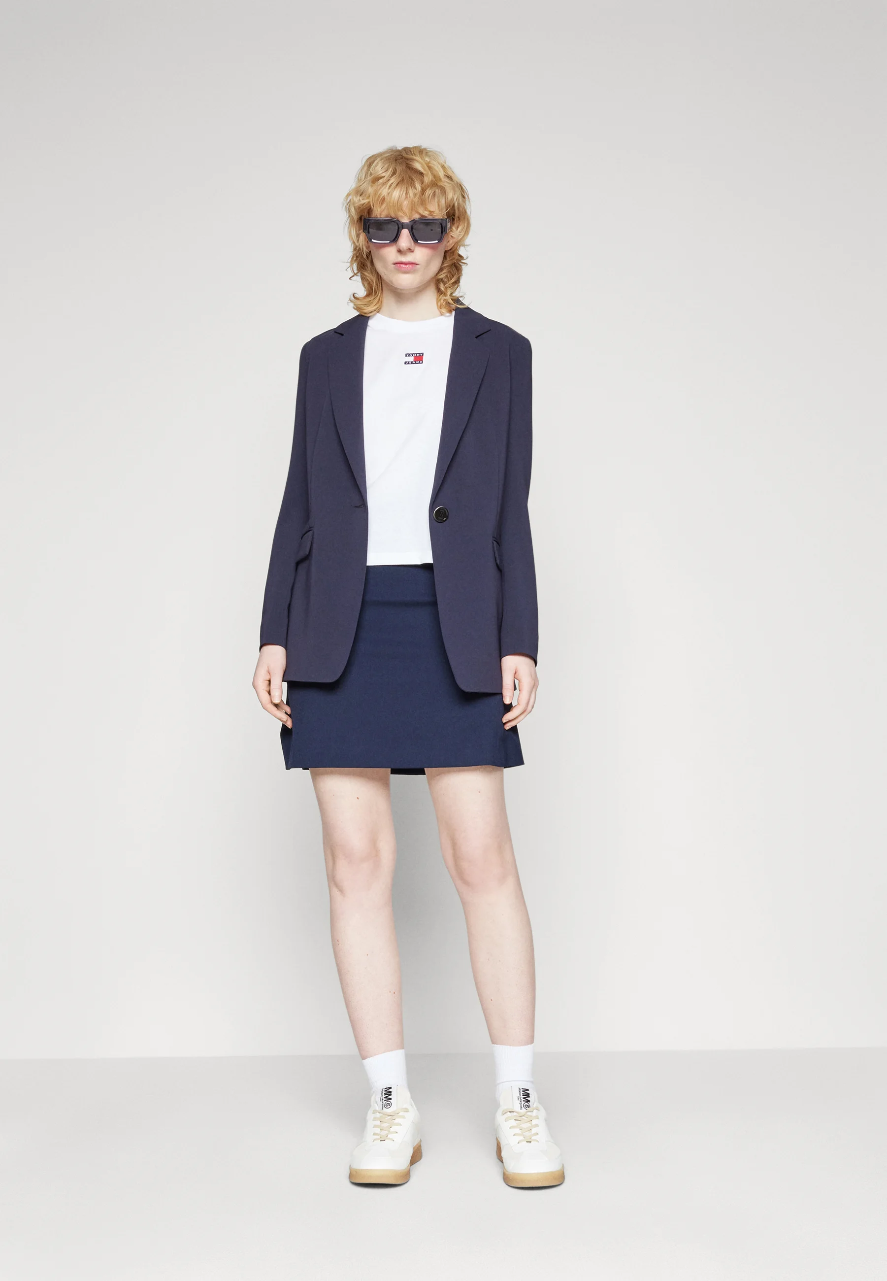 Tommy Jeans BADGE TEE - Camiseta básica