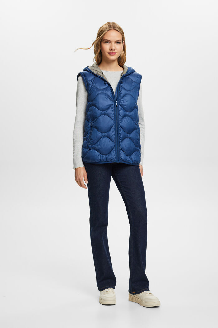 Recycelt: Wandelbare Steppjacke mit Kapuze
