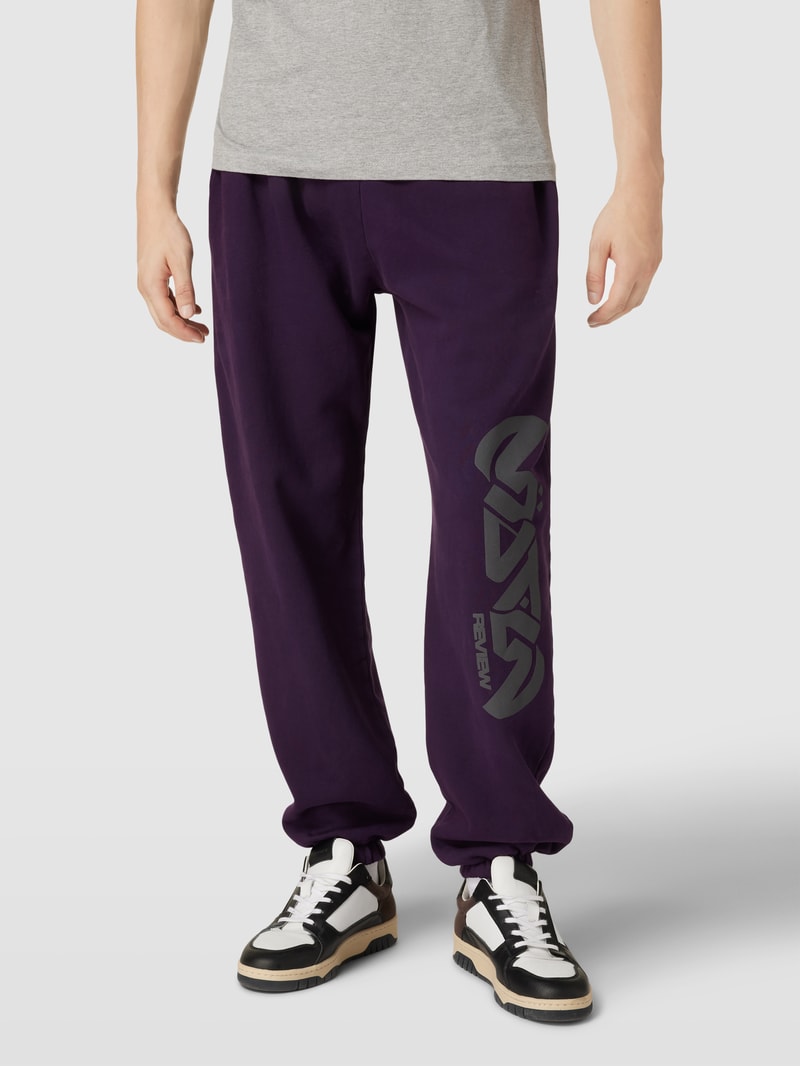 Sweatpants mit Label-Print Modell 'GOTHIC' - REVIEW x MATW in lila