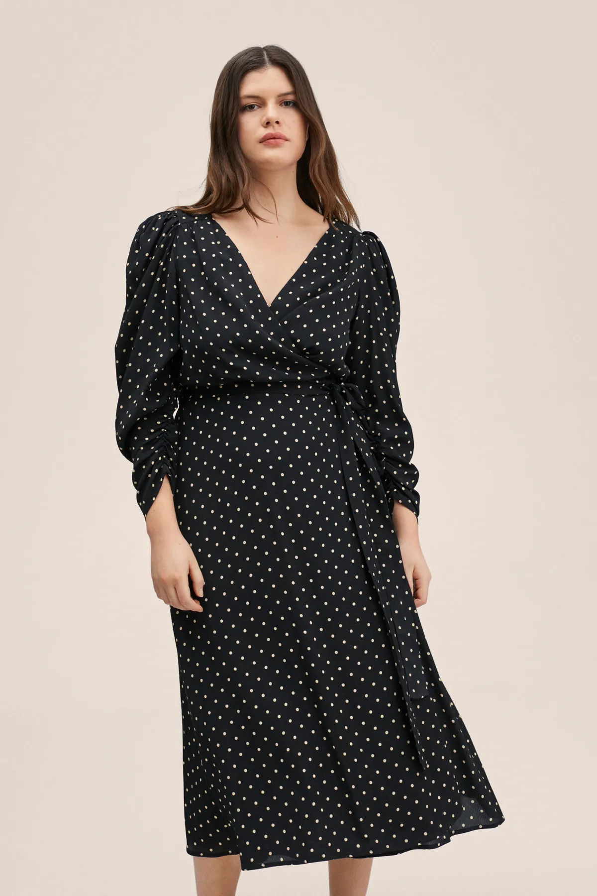 MANGO  27014014 Kleider und Overalls Schwarz