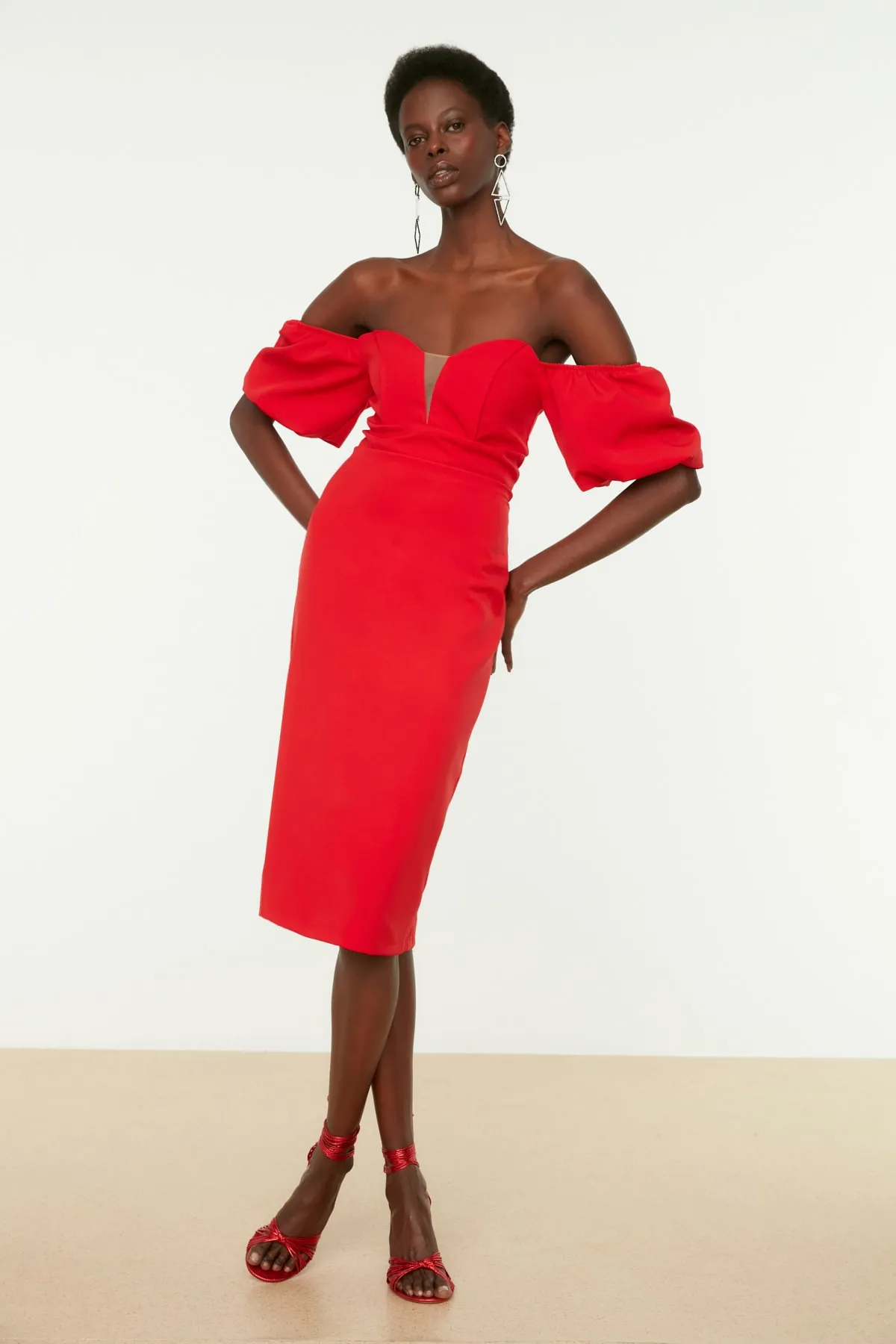 Trendyol Collection  Rotes, elegantes Abendkleid mit Puffärmeln TPRSS20EL1436