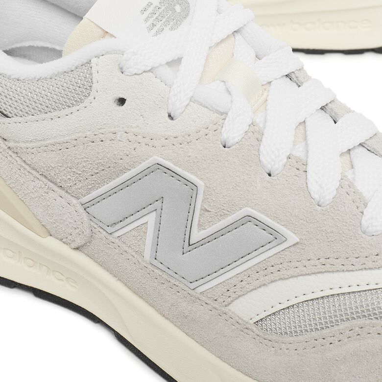 New Balance U997RCE moonbeam