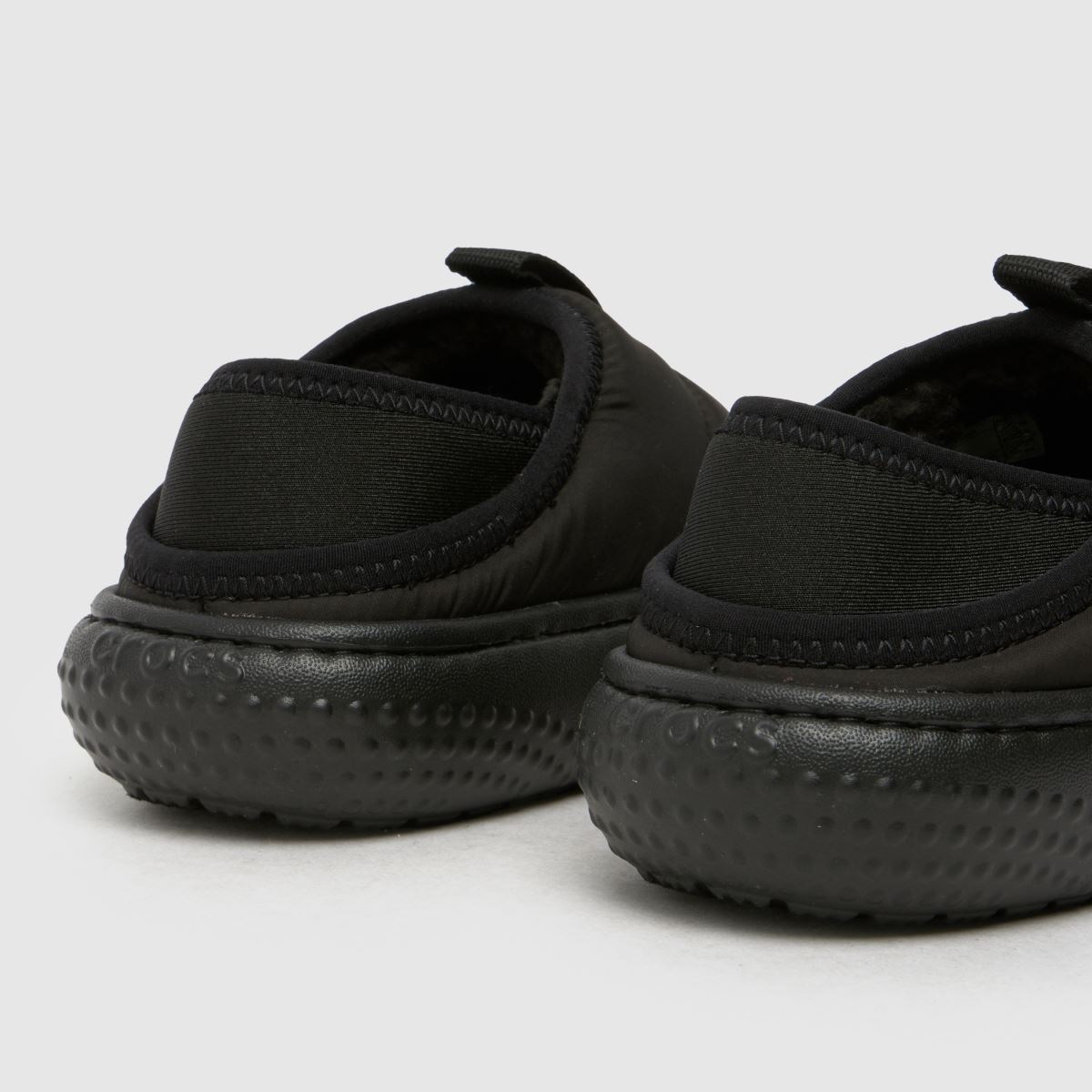 Crocs svarta klassiska puff moc pojk junior tofflor