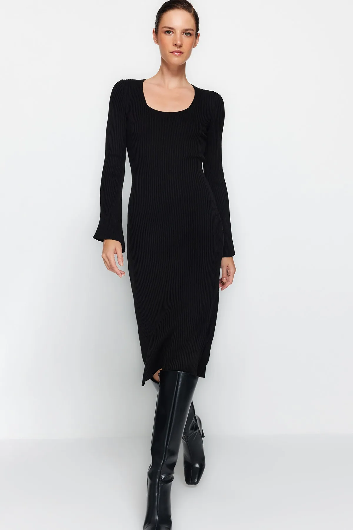 Trendyol Collection  Schwarzes Midi-Strick-Basic-Kleid mit Ärmeldetail TWOAW24EL00117