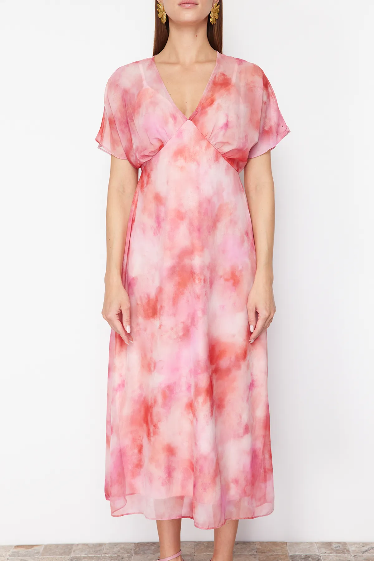 Trendyol Collection  Rosa A-Linien-Maxikleid aus gewebtem Chiffon mit abstraktem Muster TWOSS24EL00812