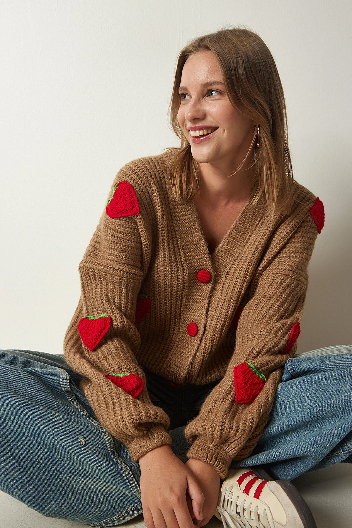 Happiness İstanbul  Oversize-Strickjacke für Damen mit Erdbeermotiv PF00008