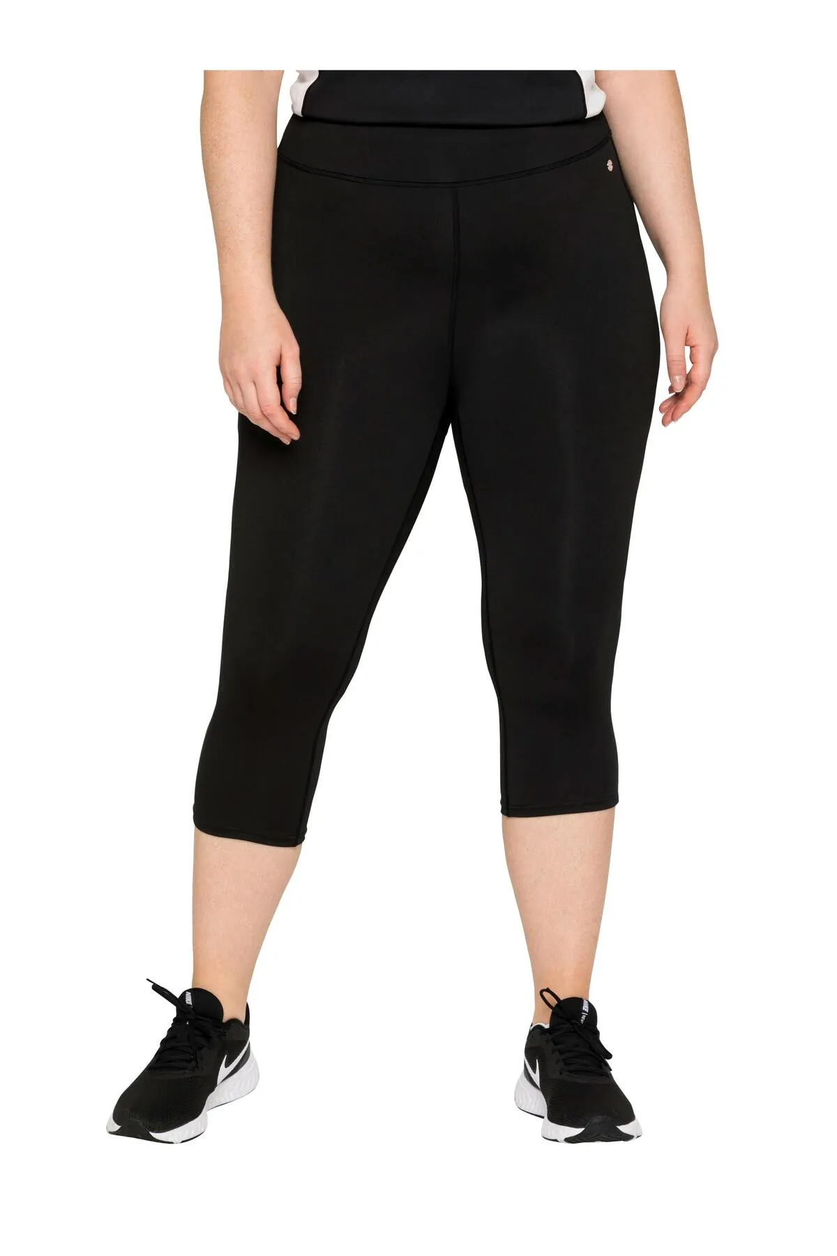 Sheego  Kurze Sporthose - Schwarz - Mittlerer Bund