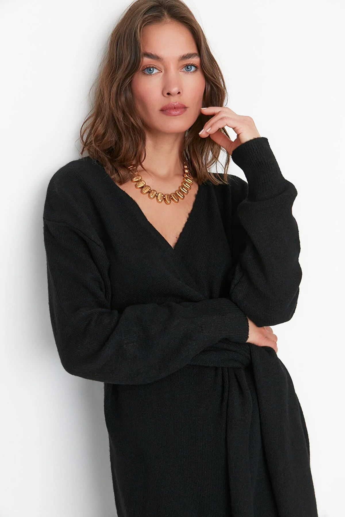 Trendyol Collection  Schwarzes, zweireihiges Strickkleid mit Kragen und Krawatte