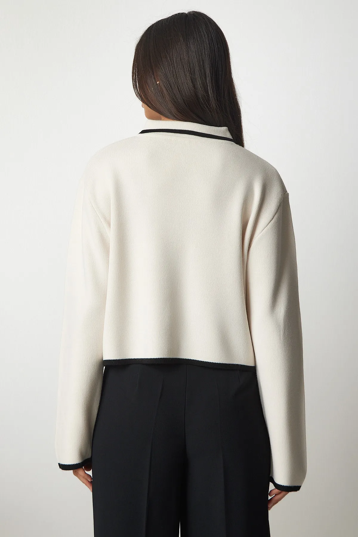 Happiness İstanbul  Cremefarbene Strickjacke mit Streifendetail für Damen YY00160