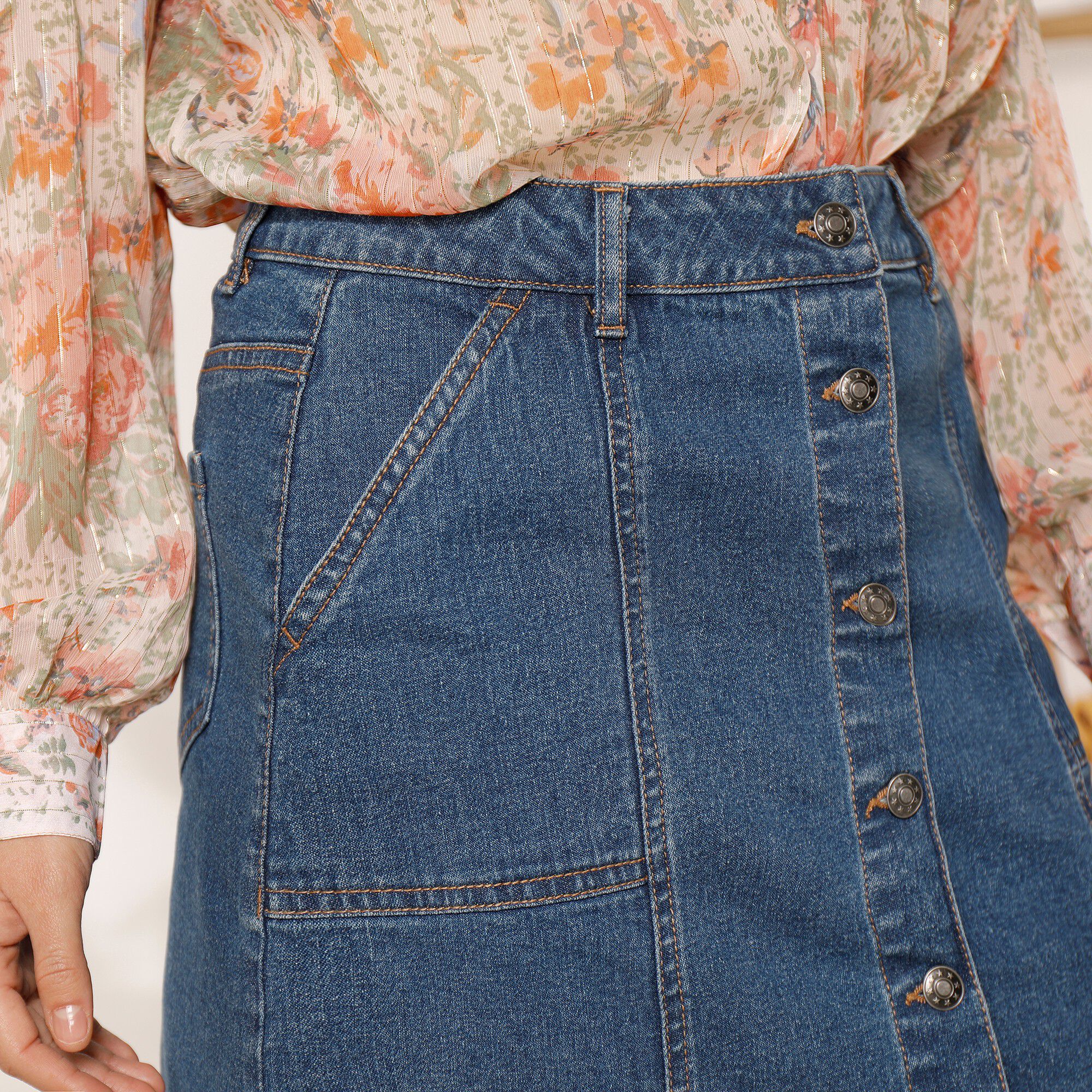 Jupe boutonnée évasée en jean