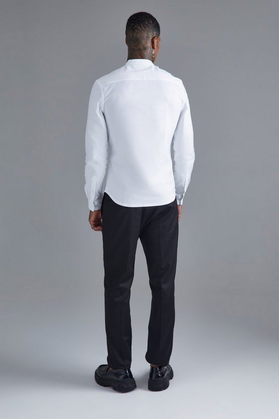 Langärmliges Slim-Fit Hemd mit Grandad-Kragen