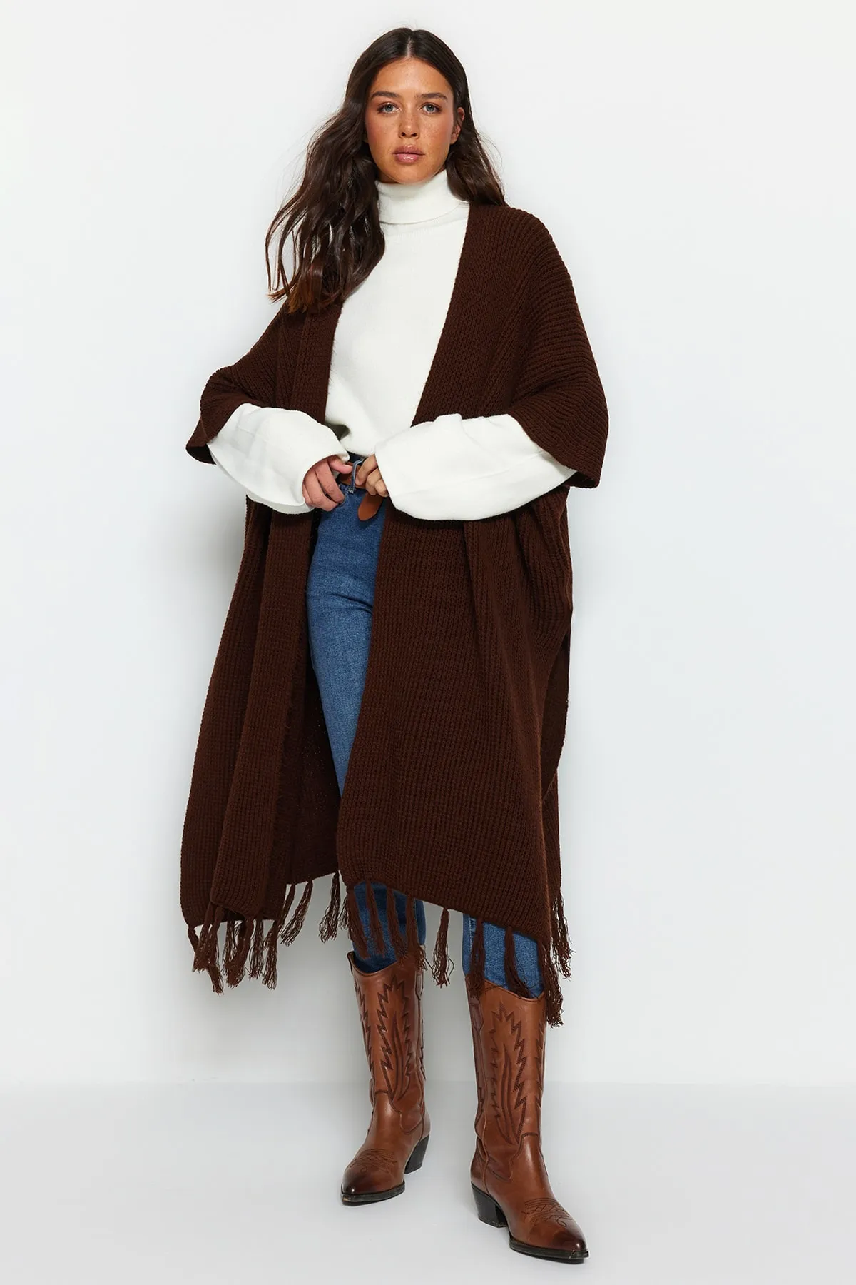 Trendyol Modest  Brauner Rock mit Quasten, langer Strick-Cardigan TCTAW23TH00008