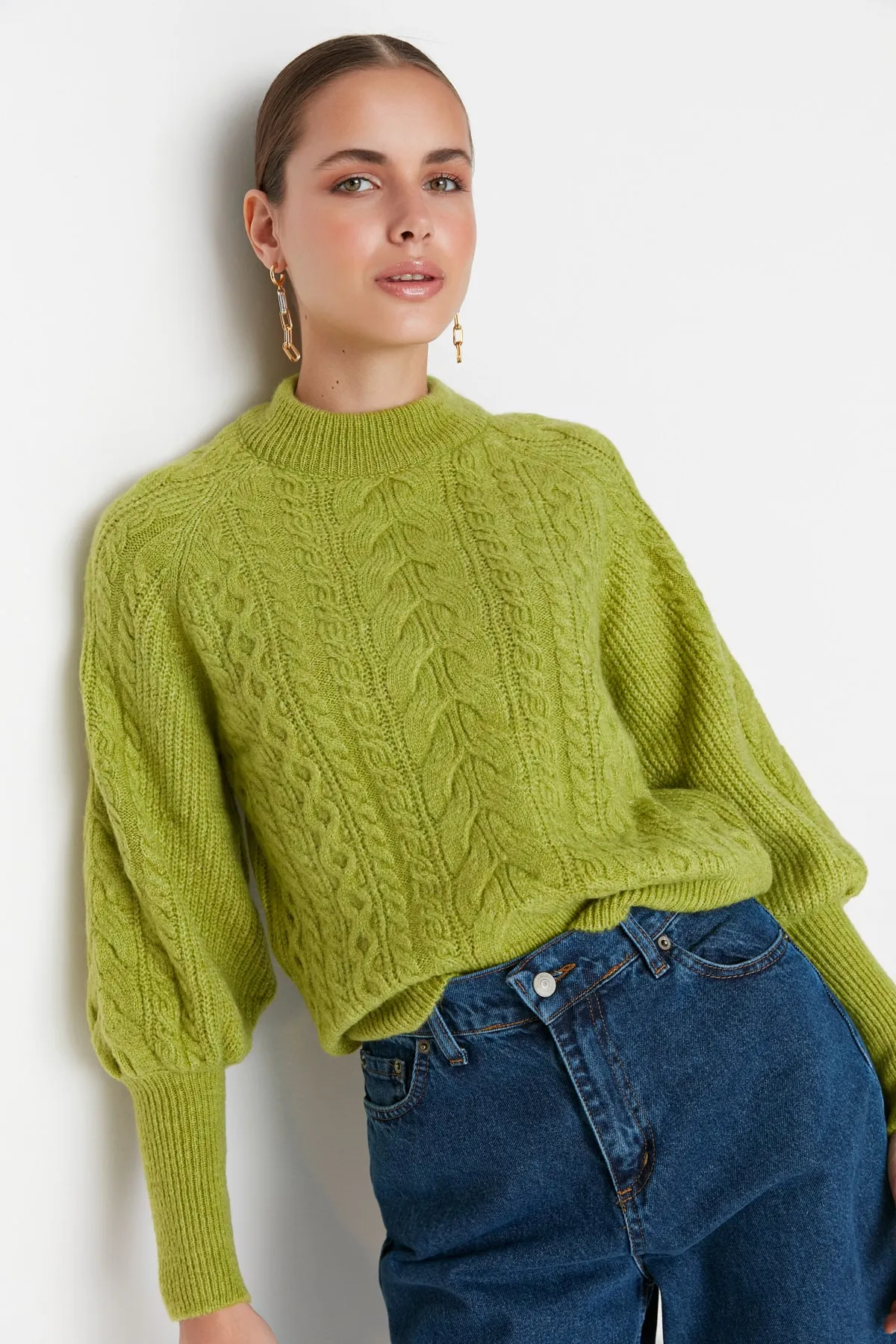 Trendyol Collection  Grüner, weich strukturierter Zopfpullover TWOAW21KZ0109