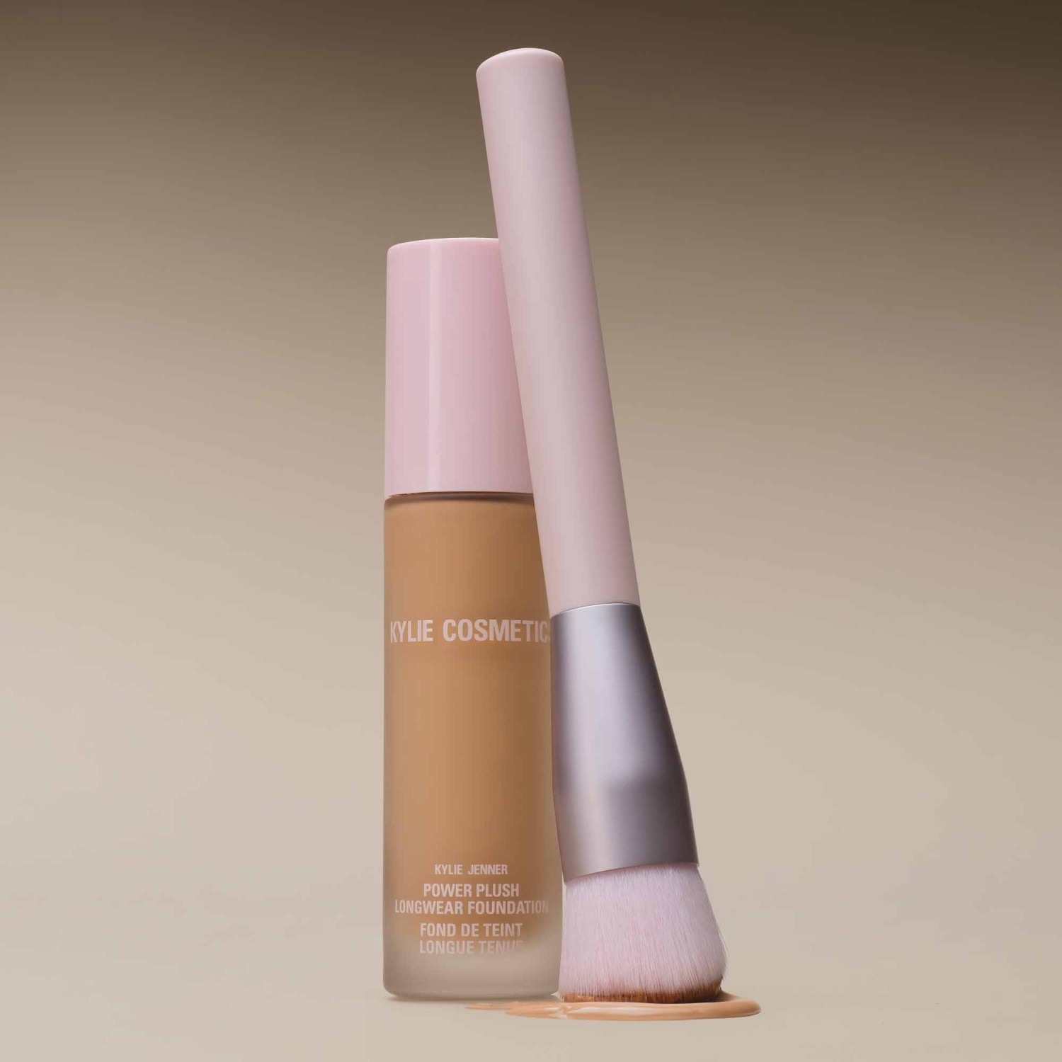 KYLIE COSMETICS Kylie kosmetikos šepetėlis 01