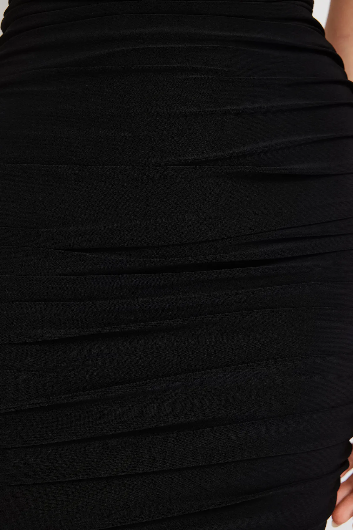 Trendyol Collection  Schwarzes, tailliertes gestricktes Abendkleid TPRSS22EL2037