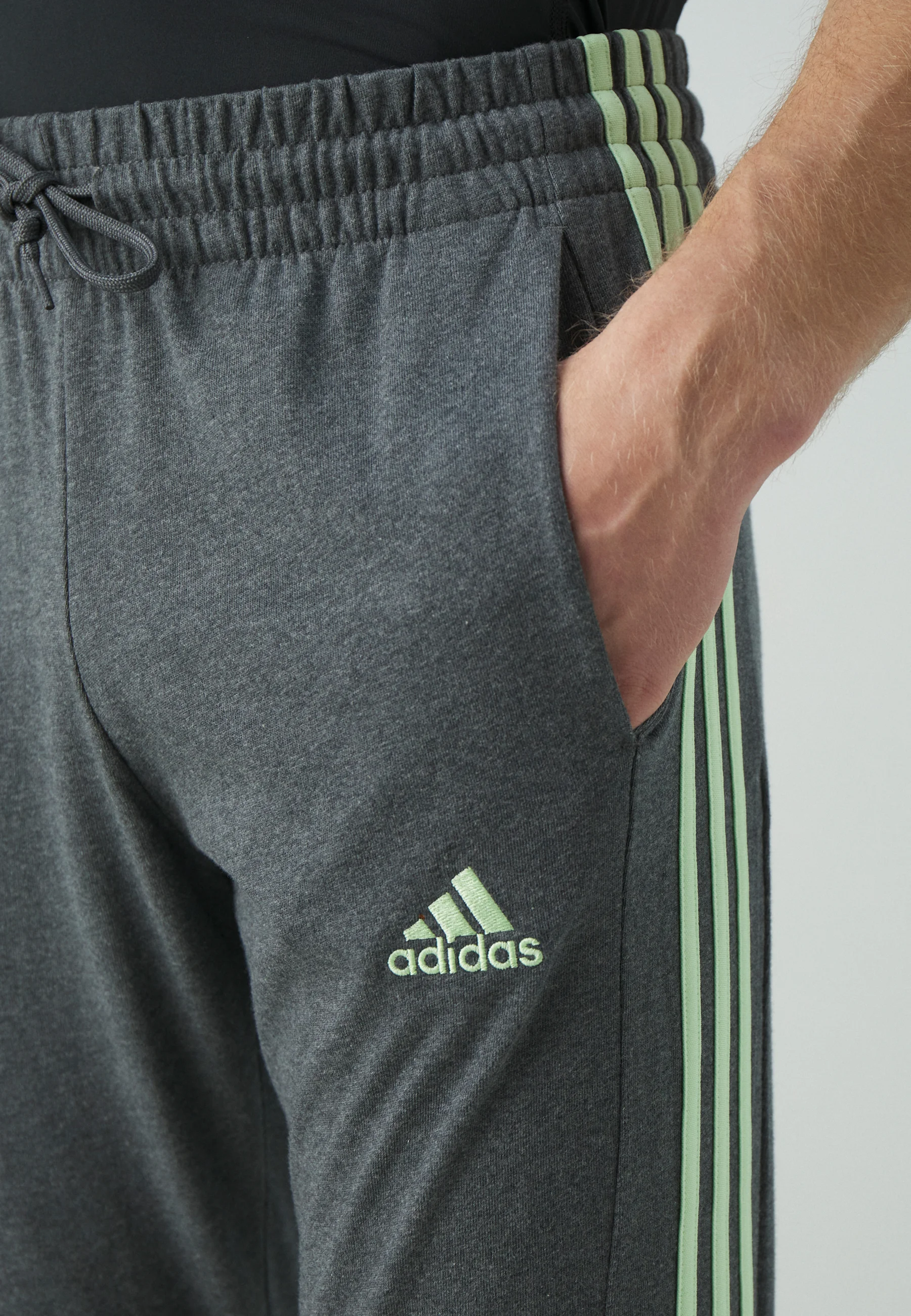 adidas Sportswear ESSENTIALS SINGLE TAPERED OPEN HEM 3 STRIPES PANTS - Pantalones deportivos