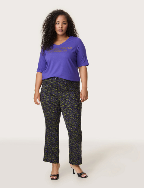 Gemusterte 7/8 Hose mit Kick-Flared Betty