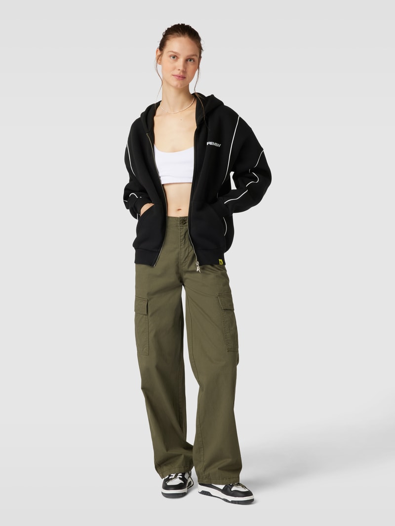 Sweatjacke mit Label-Print in schwarz