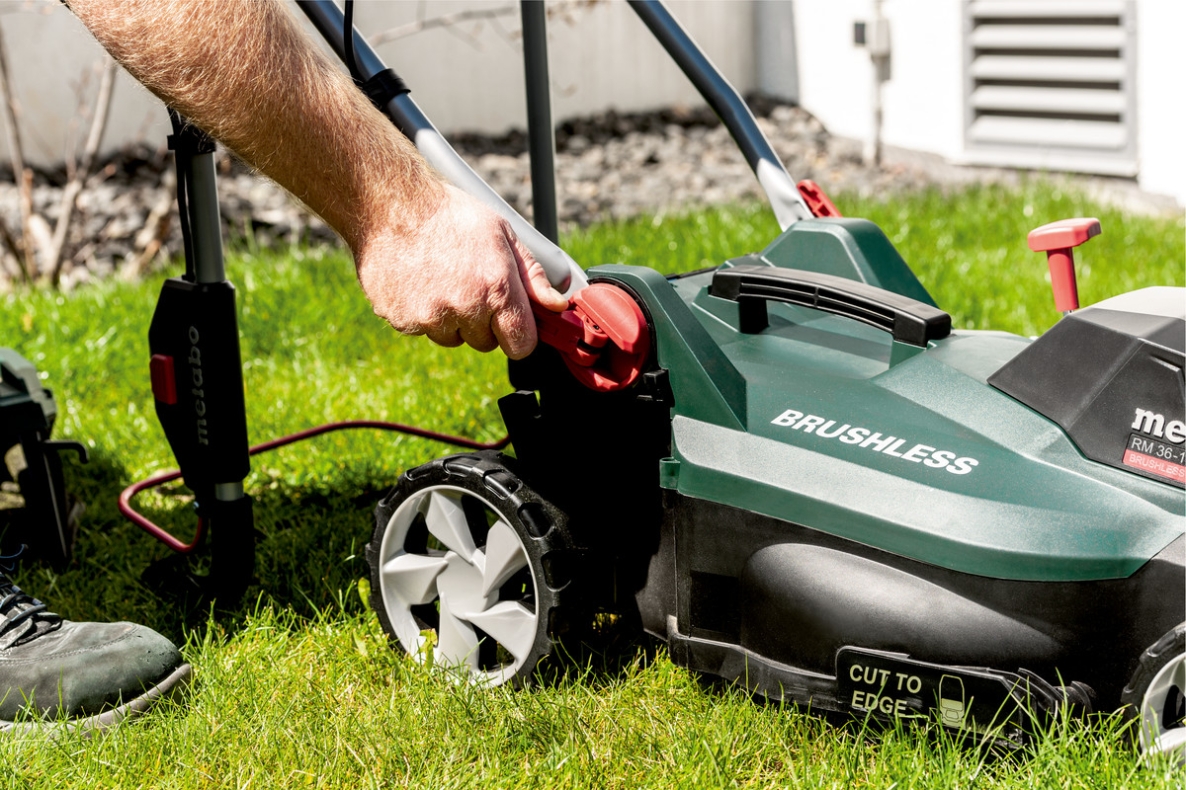 Metabo 601716850 RM 36-18 LTX BL 36 corp 2 x mașină de tuns iarba fără fir de 18V 36 cm fără baterii și încărcător