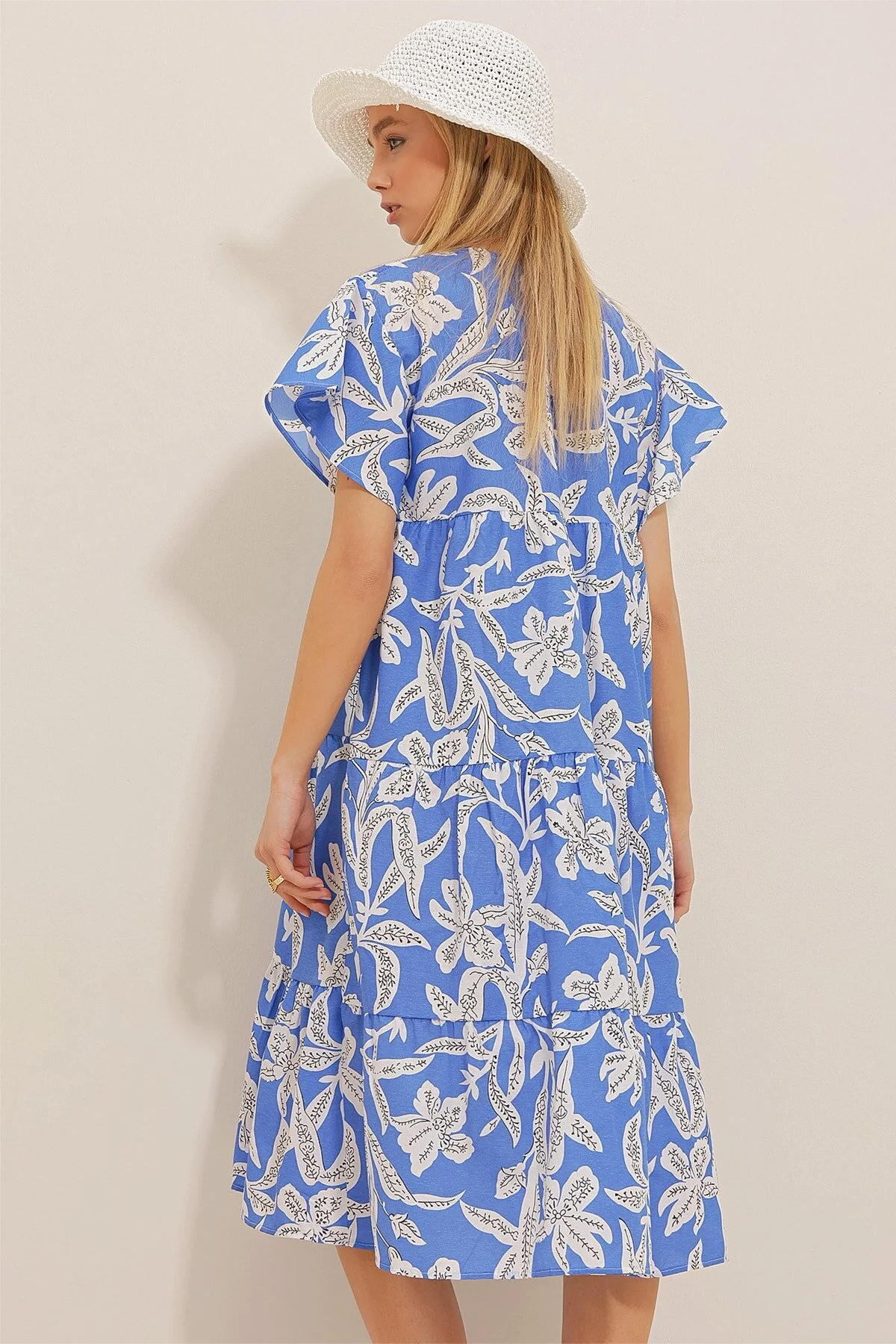 Trend Alaçatı Stili  Damen-Popelinekleid mit Rundhalsausschnitt und Volant von Saks in Blau mit Blumenmuster ALC-X10241