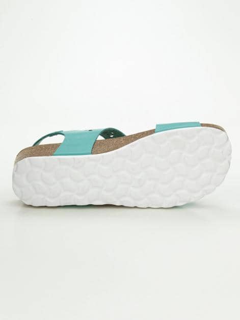 Bio-Keilsandale mit Lasercut im Blumenmuster