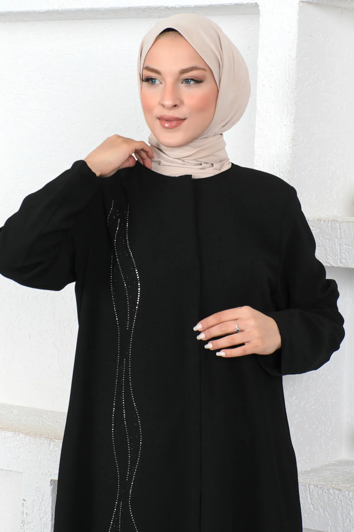 Tesettür Dünyası  Gewellter, vorne mit Pailletten bestickter Hijab Ferace Tsd230423 Schwarz