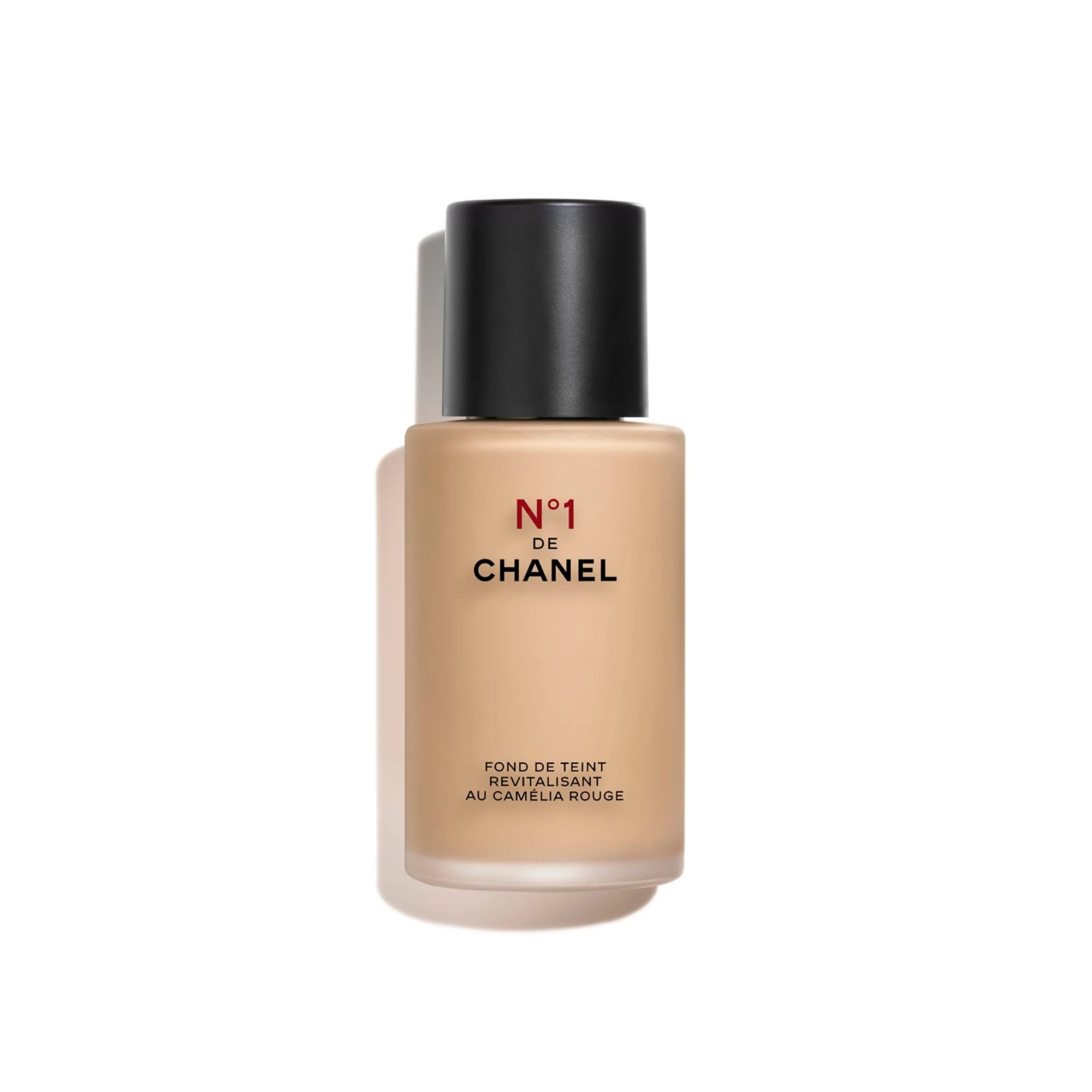 Base de maquillaje revitalizante N°1 de Chanel: ilumina, hidrata y protege.
