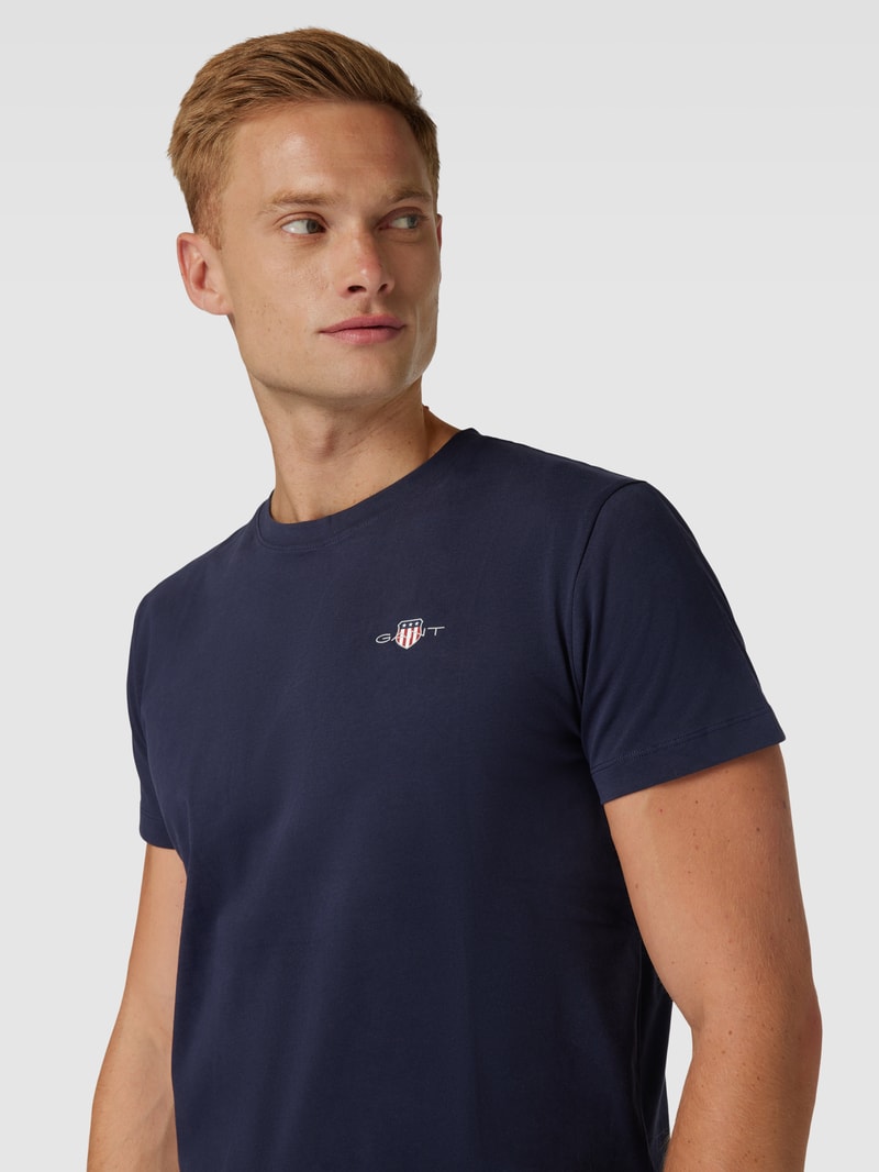 Pyjama-Oberteil mit Label-Print Modell 'SHIELD' in marineblau